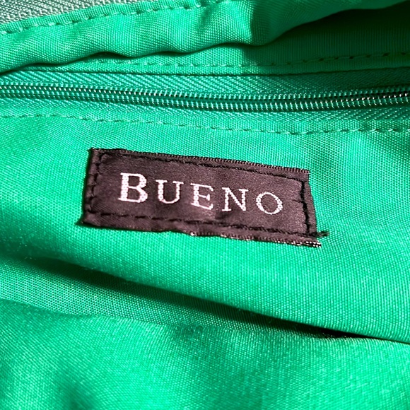 Bueno. Green Leather Bag. Like New. Ostrich print. Silver hardware. - Picture 4 of 10